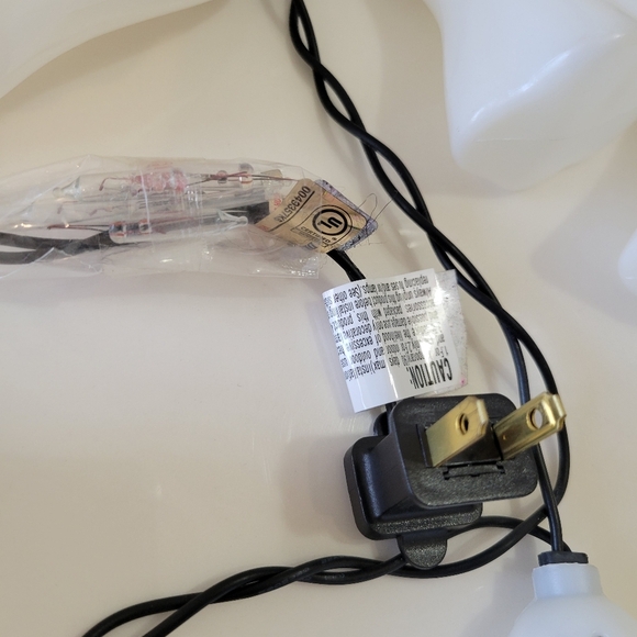 NWOT Halloween Ghost Lights 6 ft long string of lights - Picture 2 of 7